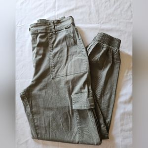 SO olive green, cargo style twill jogger